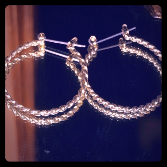 14k gold twistedgorgeous classy hoops any occasion - Picture 3 of 4